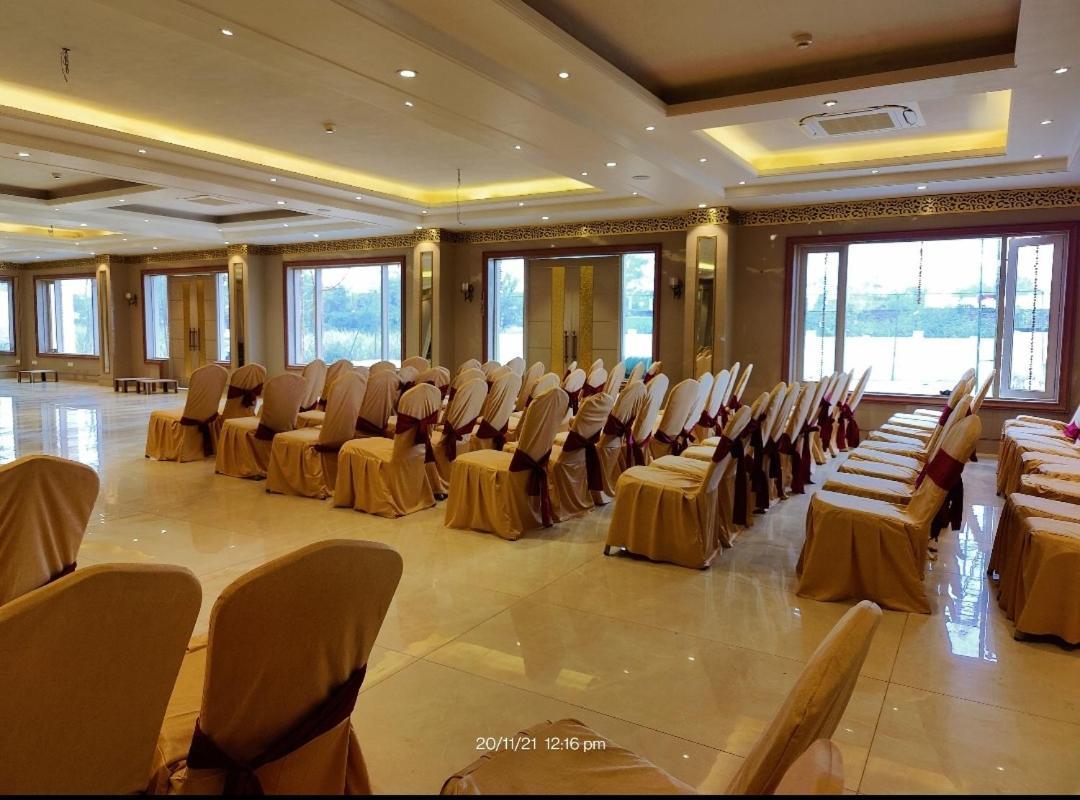 Mds Royal Resort Tulsipur Kültér fotó