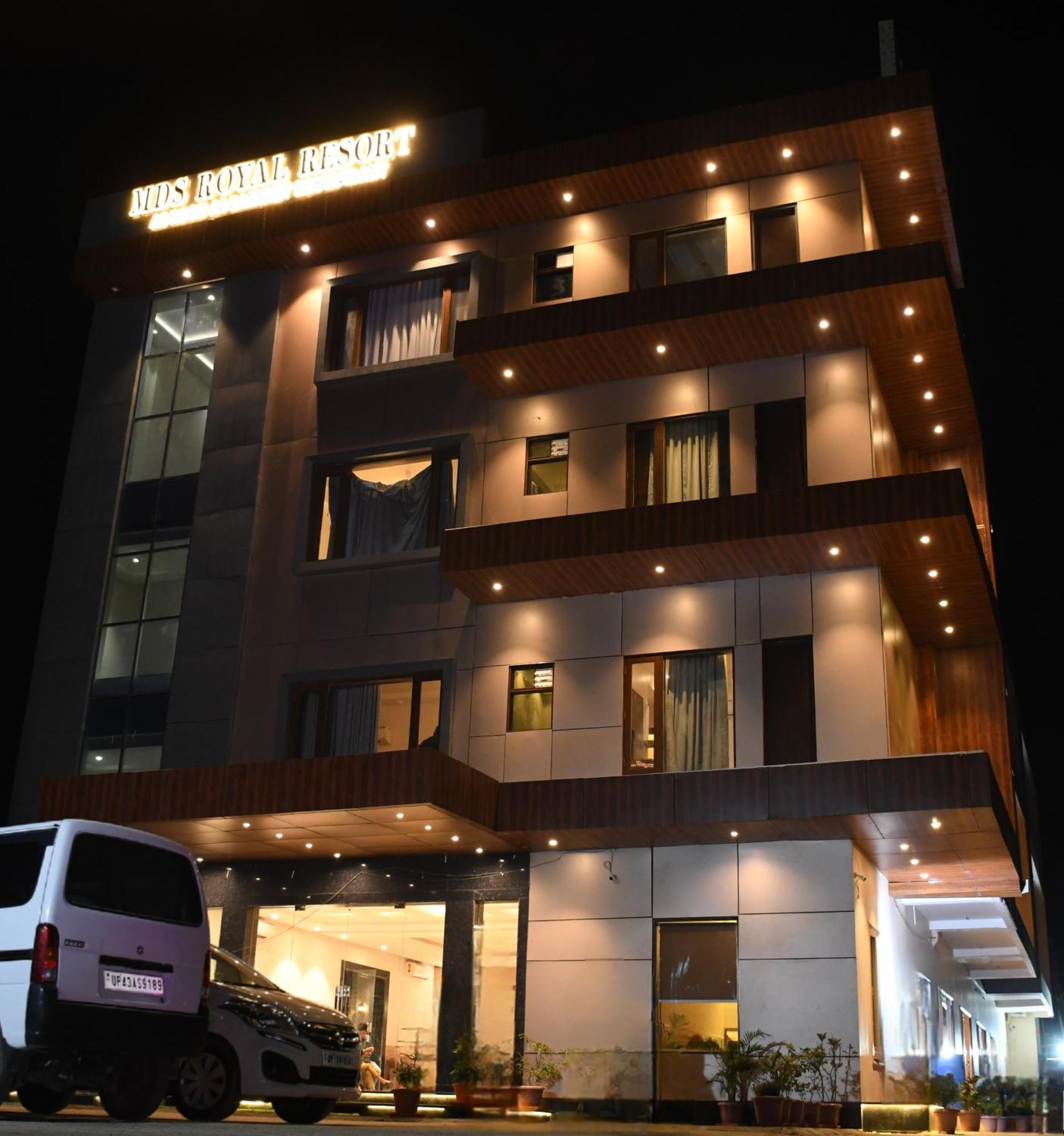 Mds Royal Resort Tulsipur Kültér fotó