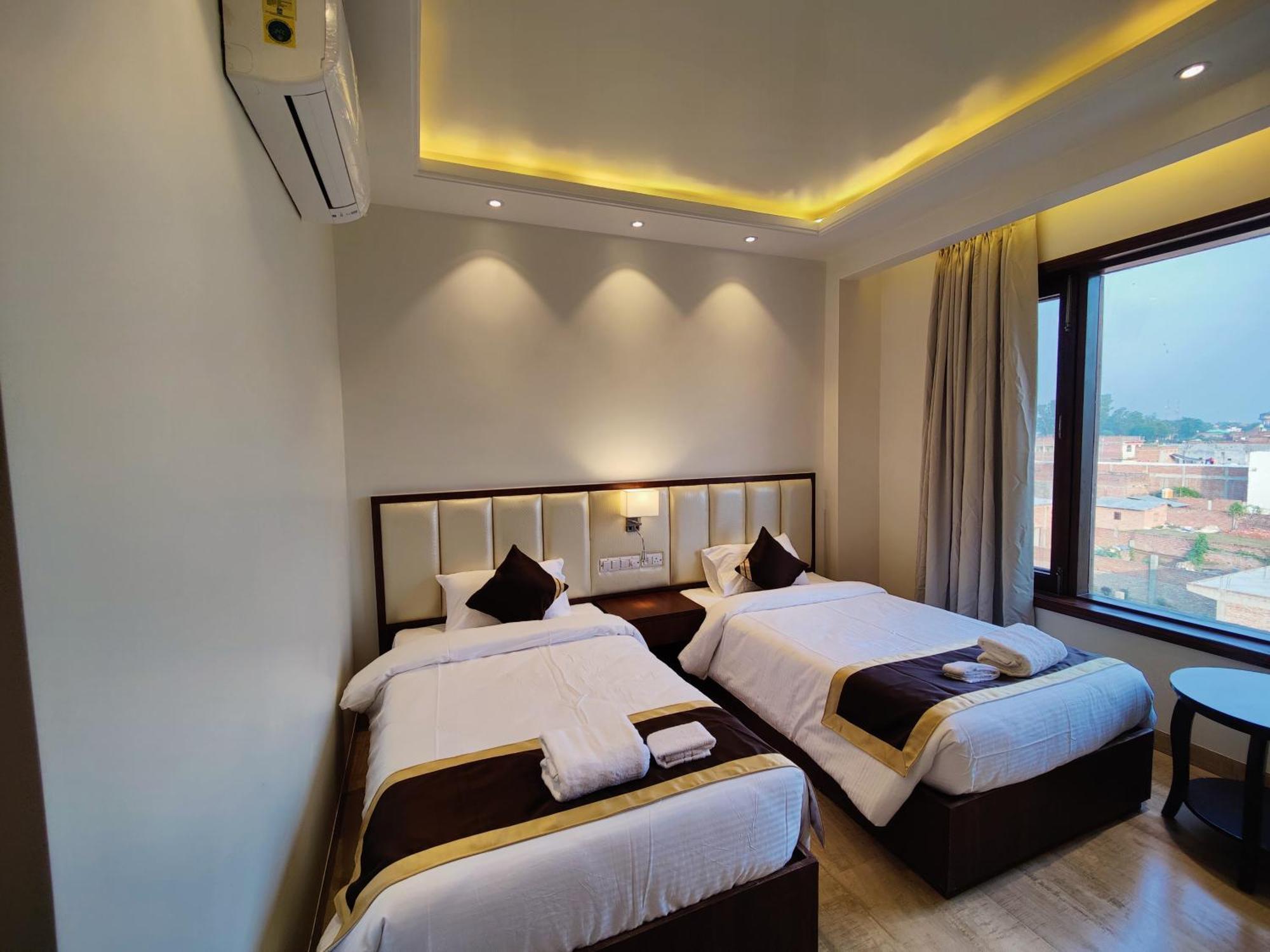 Mds Royal Resort Tulsipur Kültér fotó